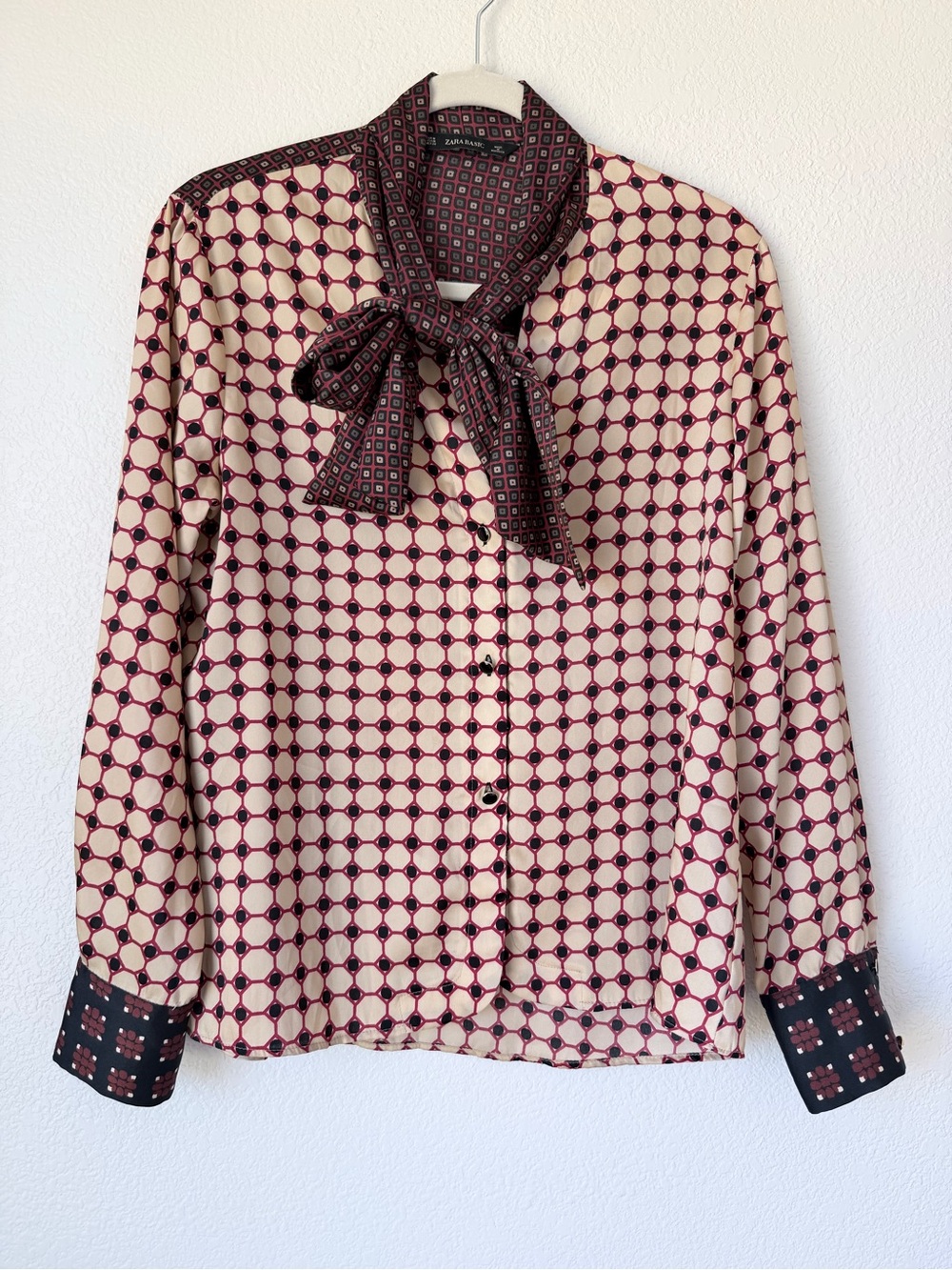 Zara Basic Geo Print Tie Neck Blouse Cream Burgundy Black Size M